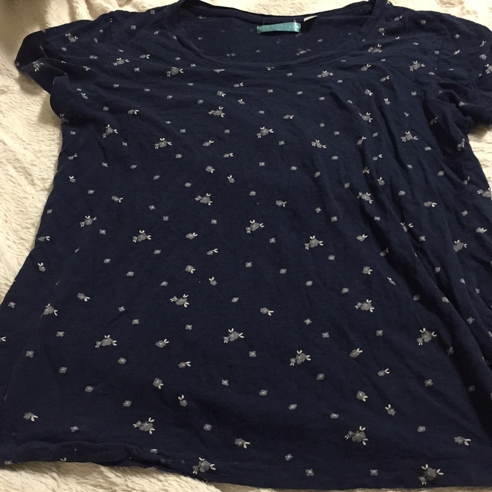 blue floral print tee